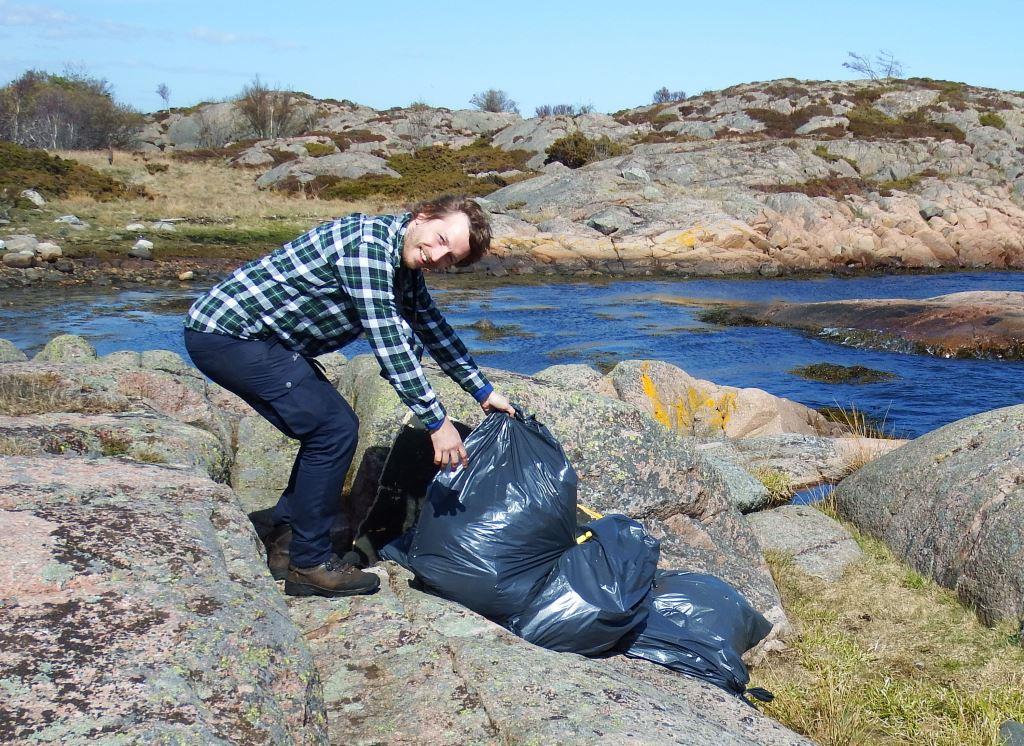 Litt av fangsten under strandryddedagen til Fylkesmannens miljøvernavdeling.