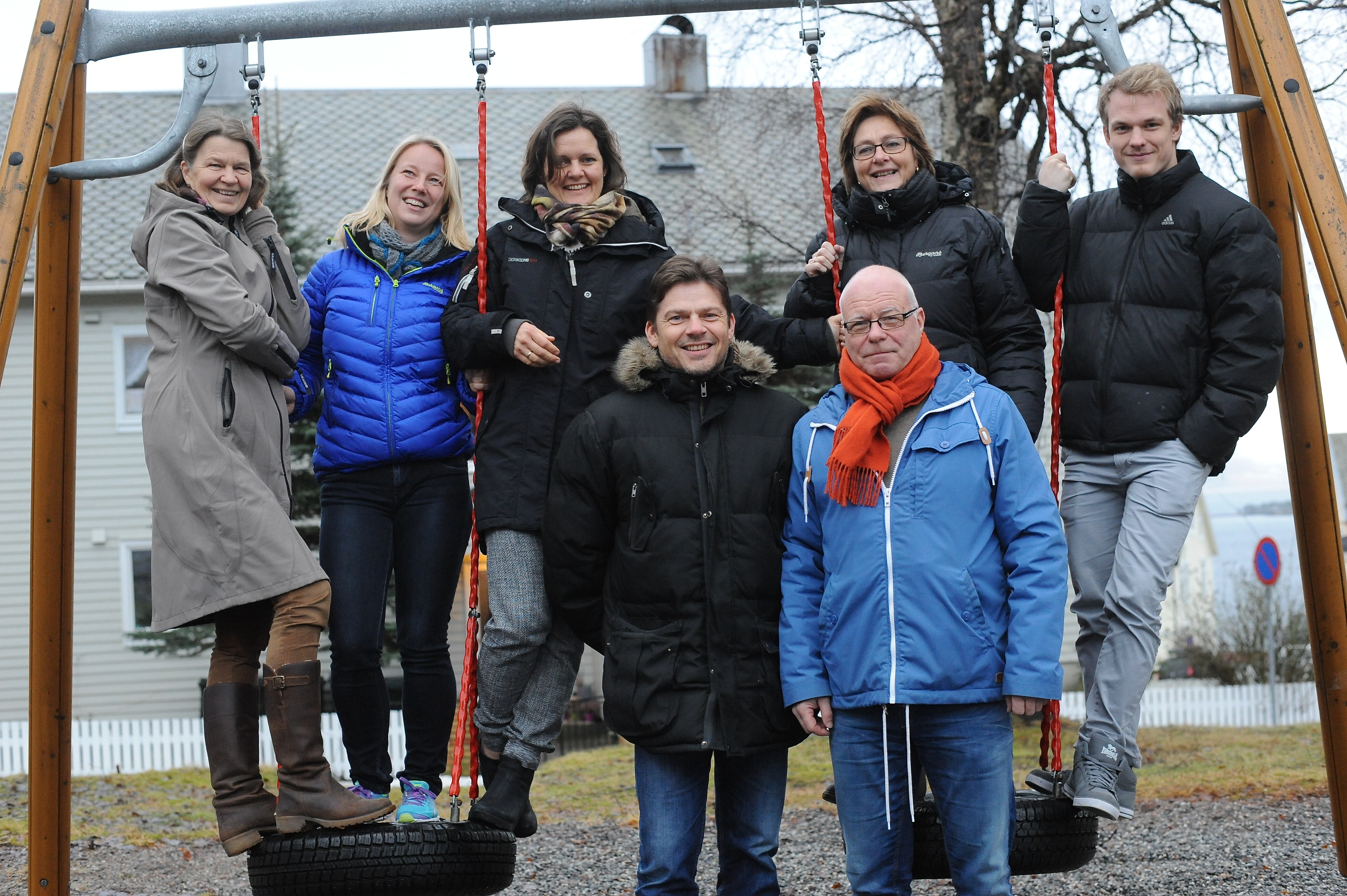 Fokus på barn og unge: - Vi håper mange kommer til Ålesund. Dette er en møteplass for alle som er opptatt av barn og unge, sier Siri Ask Fredriksen i Møre og Romsdal idrettskrets (blå jakke). Med i gruppa som jobber med konferansen er også; Ann Helene Skare (Møre og Romsdal fylkeskommune), Anne Mette Nerbøberg (Fylkesmannen i Møre og Romsdal), Paul Gabor (Kompetansesenter Rus Midt-Norge), Tore Nedregård (Møre og Romsdal Røde Kors), Else Marie Outzen (Møre og Romsdal musikkråd) og Vegard Rangsæter (Møre og Romsdal idrettskrets). Foto: Hugo Tingvoll.